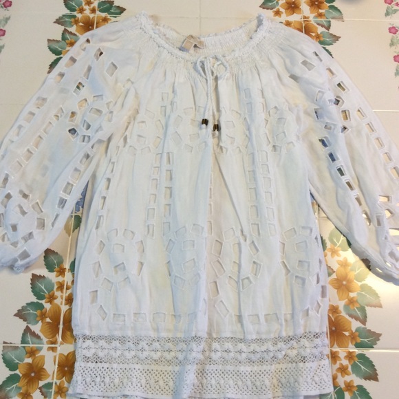 White top - Picture 1 of 1